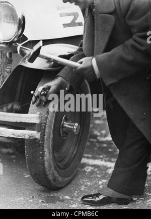 Présentation d'un agent contre les pneus plats, 1937 Banque D'Images