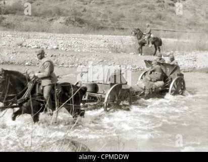 Les troupes allemandes sur l'avance en Serbie au cours de la Première Guerre mondiale, 1916 Banque D'Images