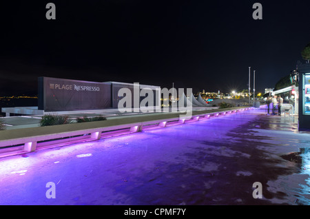 Nightview de cannes centre dans la nuit avec un éclairage de couleur pendant la semaine du festival du film Banque D'Images