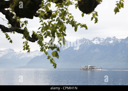 Bateau de plaisance touristique sur le Lac Léman Ouchy waterfront à Lausanne, Vaud, Suisse Banque D'Images