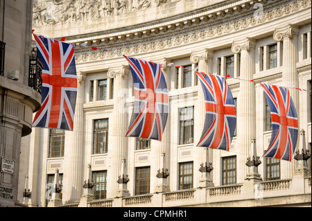 La London Regent Street ornés de drapeaux Union Jack pour les célébrations du Jubilé de diamant de la Reine. Banque D'Images