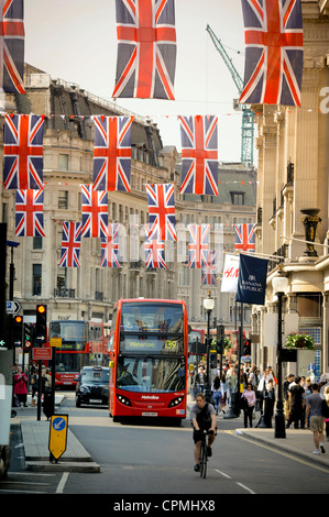 La London Regent Street ornés de drapeaux Union Jack pour les célébrations du Jubilé de diamant de la Reine. Banque D'Images