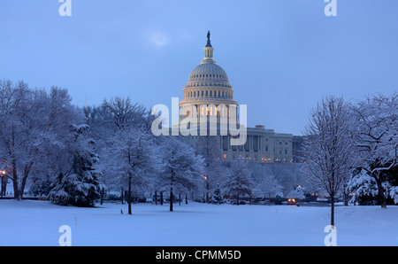 Le Capitole après une énorme tempête de neige à Washington, DC. Un total de cinq pieds de neige se sentir à travers la zone surnommée Snowmageddon. Banque D'Images