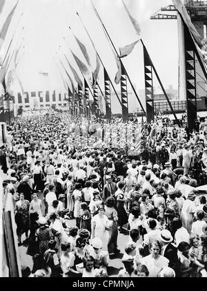 Les visiteurs du site de la Foire mondiale de Chicago, 1934 Banque D'Images