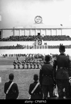 Défilé de la Service du travail du Reich en face d'Adolf Hitler sur la partie de Nuremberg, 1937 Banque D'Images