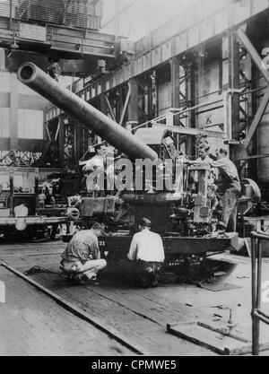 La production de munitions dans une usine de canon à Washington, 1941 Banque D'Images