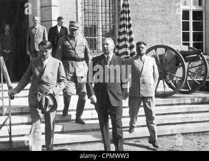 Adolf Hitler avec Wilhelm Brueckner, Oskar von Hindenburg et Otto Meissner à Neudeck estate, 1934 Banque D'Images