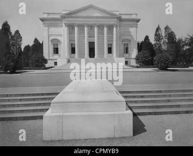 Amphithéâtre et tombe du Soldat inconnu au cimetière national d'Arlington, 1927