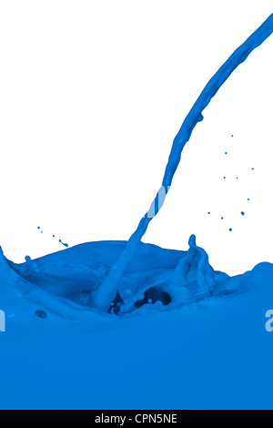 Peinture bleu splashing isolated on white Banque D'Images