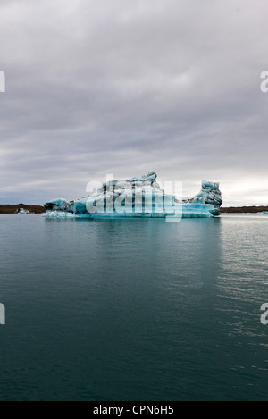 Iceberg in Jokulsarlon glacial lagoon, Iceland Banque D'Images