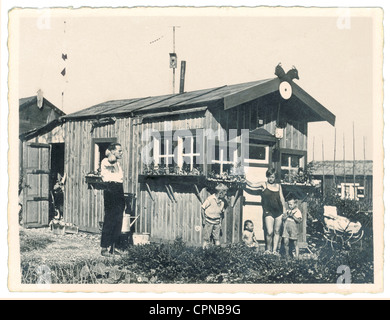 Temps de loisirs, famille dans le jardin d'allotement, Allemagne, vers 1930, droits additionnels-Clearences-non disponible Banque D'Images