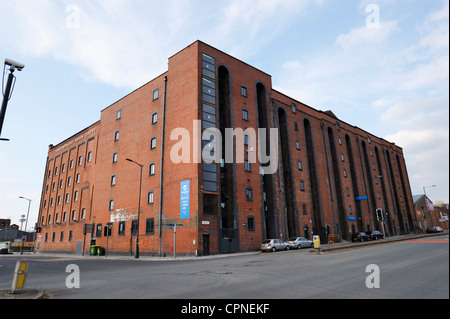 Situé à l'angle des rues de la Jamaïque et le Parlement inférieur à Liverpool, l'entrepôt rénové accueille maintenant les petites entreprises. Banque D'Images