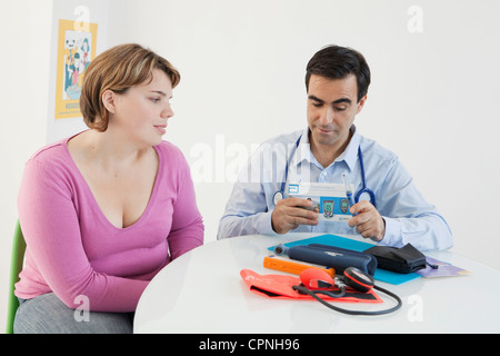 Femme CONSULTING POUR LE DIABÈTE Banque D'Images