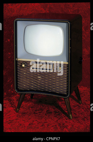 Broadcast, télévision, téléviseur, appareil autonome Telefunken FE 12/43 St, tube d'image de 43 centimètres, monochrome, châssis: Bois exotiques ultra-brillant poli, 1956, droits supplémentaires-Clearences-non disponible Banque D'Images