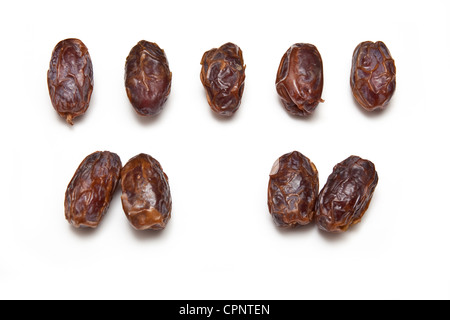 Medjool dates séchées isolated on a white background studio. Banque D'Images