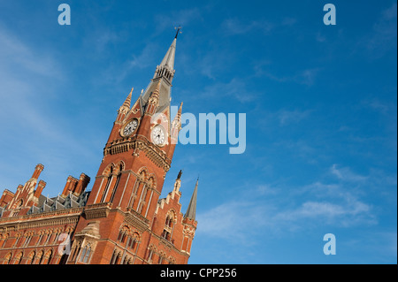 La gare St Pancras sur une journée d'été à Londres, en Angleterre. Banque D'Images