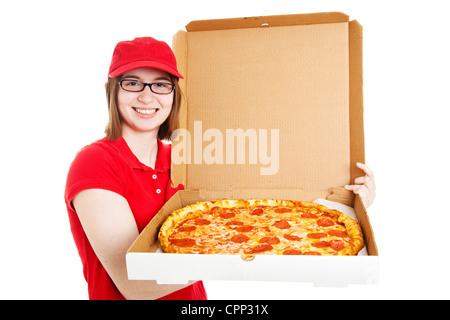 Jolie fille adolescente ou jeune adulte livrer des pizzas en uniforme. Isolé sur blanc. Banque D'Images