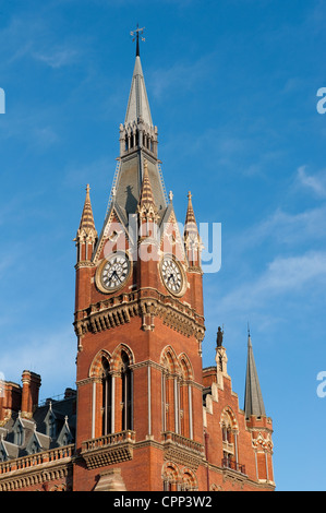 La gare St Pancras sur une journée d'été à Londres, en Angleterre. Banque D'Images