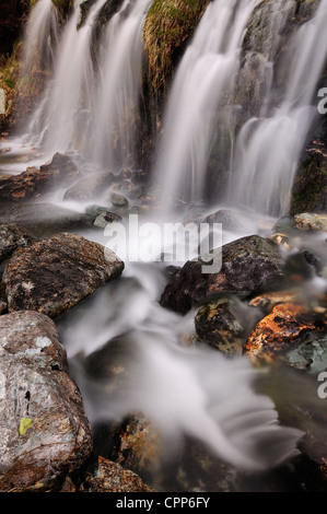 Cascade de leviers près de Coniston dans le Lake District Banque D'Images