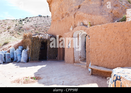 Cour intérieure d'une maison souterraine de troglodytes à Matmata Village Tunisien, Tunisie. Banque D'Images