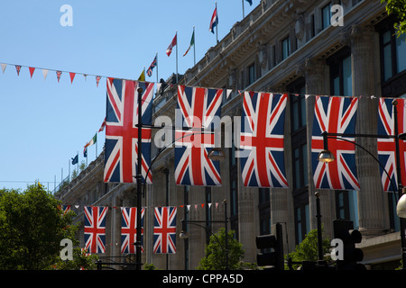 Union Jack noir pour célébrer le Jubilé de diamant de la Reine à Oxford Street et Regent Street, London, UK, Mai 2012 Banque D'Images