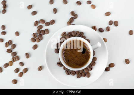 Tasse de café expresso sur le fond blanc Banque D'Images