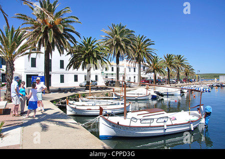 Marina promenade, Fornells, Minorque, Iles Baléares, Espagne Banque D'Images