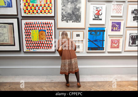 28/05/2012. Royal Academy of Arts Exposition d'été, Londres, Royaume-Uni. Image montre diverses œuvres d'art d'être vu dans la galerie 1, à la Royal Academy of Arts Exposition de l'été 2012, le centre de Londres, Royaume-Uni. Banque D'Images