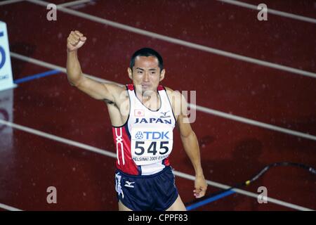 Photo - Dai Tamesue (JPN), le 9 août 2005 - Athlétisme : Dai Tamesue du Japon célèbre sa troisième place lors de la 10e Championnats du monde IAAF men's 400m haies finale dans le stade olympique d'Helsinki, à Helsinki, en Finlande. (Photo de Jun Tsukida/AFLO SPORT) Banque D'Images