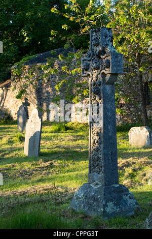 Pierre tombale croix celtique en Meavy cimetière. Devon, Angleterre Banque D'Images