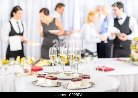 Desserts et Champagne pour les participants de la conférence réunion d'affaires Banque D'Images