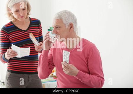 Traitement du cholestérol, PERSONNES ÂGÉES Banque D'Images