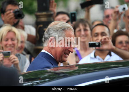 Le mercredi 30 mai 2012 Le prince de Galles, Président de la Croix de Victoria et la Croix de George, d'association et la duchesse de Cornouailles est allé(e) à la Croix de Victoria et de l'Association George Cross Reunion publique à St Martin-in-the-Fields, London : Crédit : Hot Shots / Alamy Live News Banque D'Images