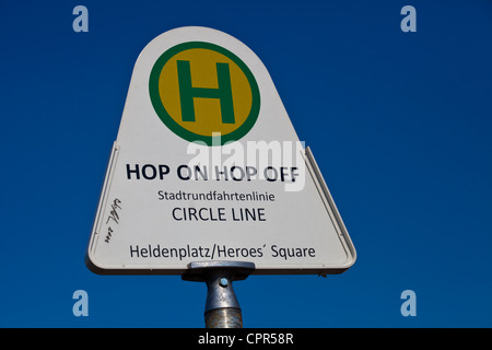 Hop On Hop Off (Arrêt de bus en place des Héros Banque D'Images