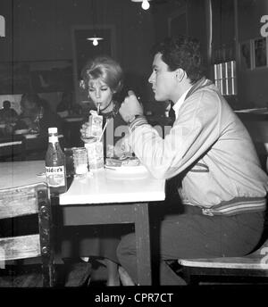 JAMES DARREN avec femme Evy Norlund.Fourni par Photos inc.(Image Crédit : Â© fourni par Globe Photos Inc/Globe Photos/ZUMAPRESS.com) Banque D'Images