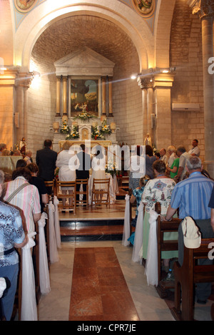 Une cérémonie de mariage chrétien dans l'église catholique Cana Banque D'Images