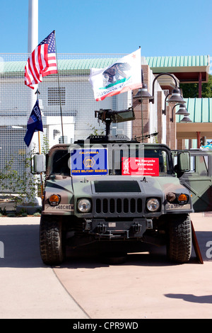 Véhicule à humvee de la réserve militaire de l'État de Californie au festival écossais Orange County Fairgrounds Costa Mesa, Californie. Banque D'Images