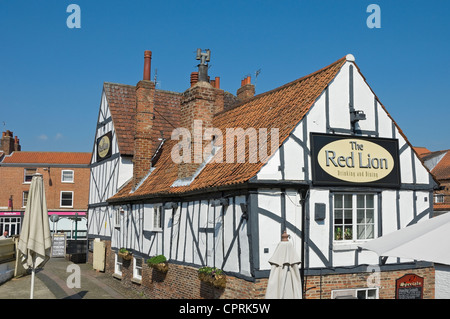 Extérieur du pub Red Lion Merchantgate York City Town Centre North Yorkshire Angleterre Royaume-Uni Grande-Bretagne Banque D'Images