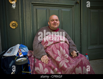 Un après-midi de la journée Maraude sociale avec les premiers secours, l'aide de l'extrêmement précaire avec les intervenants le Samusocial. Alain année Banque D'Images