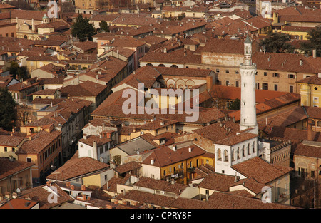 L'Italie. Cremona. Aperçu de la vieille ville depuis le clocher de la cathédrale de Crémone, connu communément par Torrazzo. La Lombardie. Banque D'Images