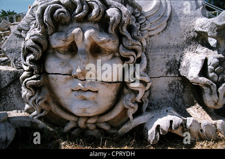 Medusa, figure mythique grecque, l'un des trois gorgeons, portrait, relief sur le temple d'Apollon à Didyma, Turquie, Banque D'Images