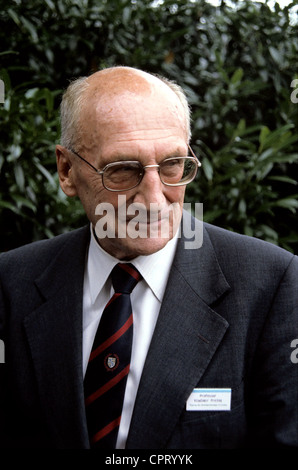 Prelog, Vladimir, 23.7.1906 - 7.1.1998, chimiste suisse d'origine bosniaque, prix Nobel (chimie) 1975, portrait, lors d'une réunion des lauréats du prix Nobel, Lindau, Allemagne, 1989, Banque D'Images