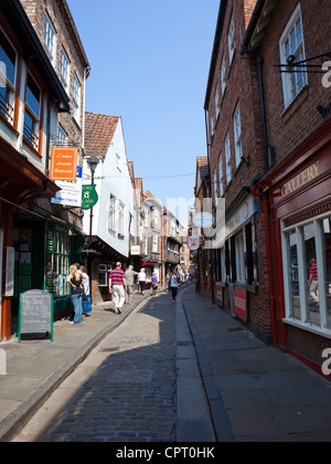 Afficher le long de la célèbre rue Shambles dans la ville historique de York Banque D'Images