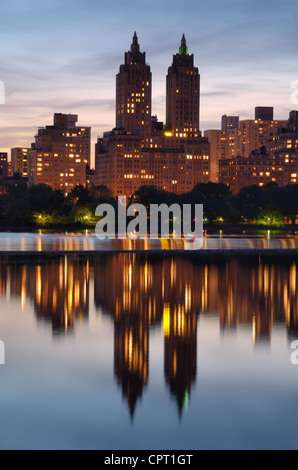 Central Park West à New York City Skyline Banque D'Images