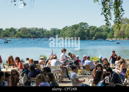 Restaurant Serpentine à Hyde Park, Londres, Angleterre. Banque D'Images