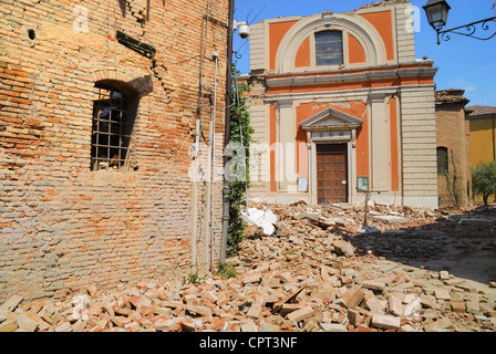 Tremblement de terre dans le Nord de l'Italie. San Felice sul Panaro : la cathédrale détruite. Banque D'Images