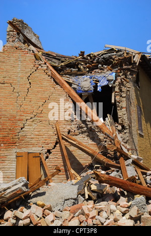 Tremblement de terre dans le Nord de l'Italie. San Felice sul Panaro : bâtiments effondrés. Banque D'Images