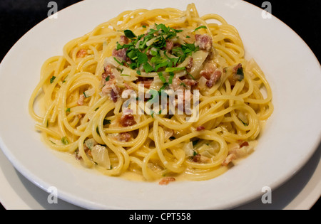 Spaghetti alla carbonara Banque D'Images