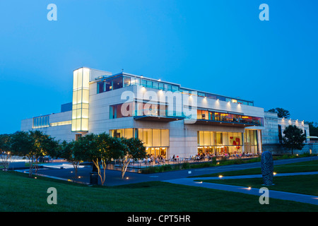 Le Virginia Museum of Fine Arts de Richmond, en Virginie, dans la nuit Banque D'Images