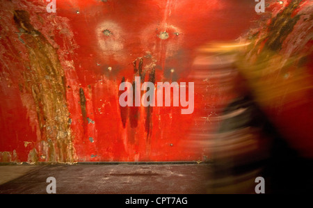 Auber est rouge, l'ancien et du corridor de l'ofAuber picturale colorée RER (métro) à Paris Banque D'Images